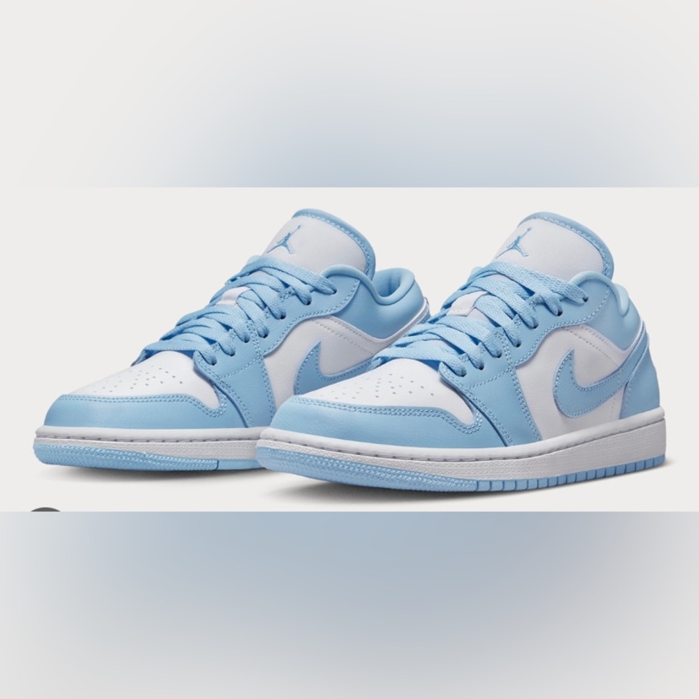 Low top Air Force 1 blue and white